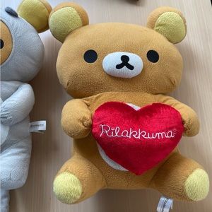 Rilakkuma plush with heart
